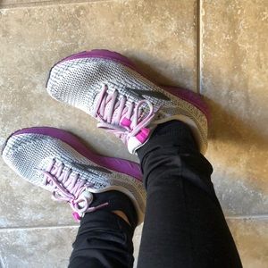 Women’s brooks shoes cushion neutral revel 3 size 8